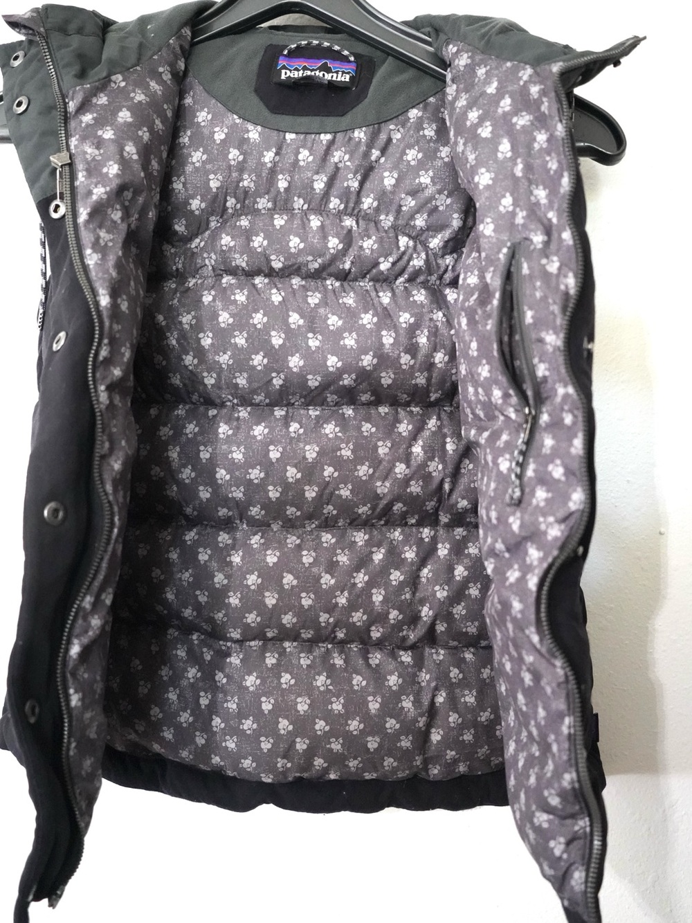 Patagonia Jacket Womens S Black Grey Bivy Hooded Vest Puffer Down Insulated - Picture 6 of 9